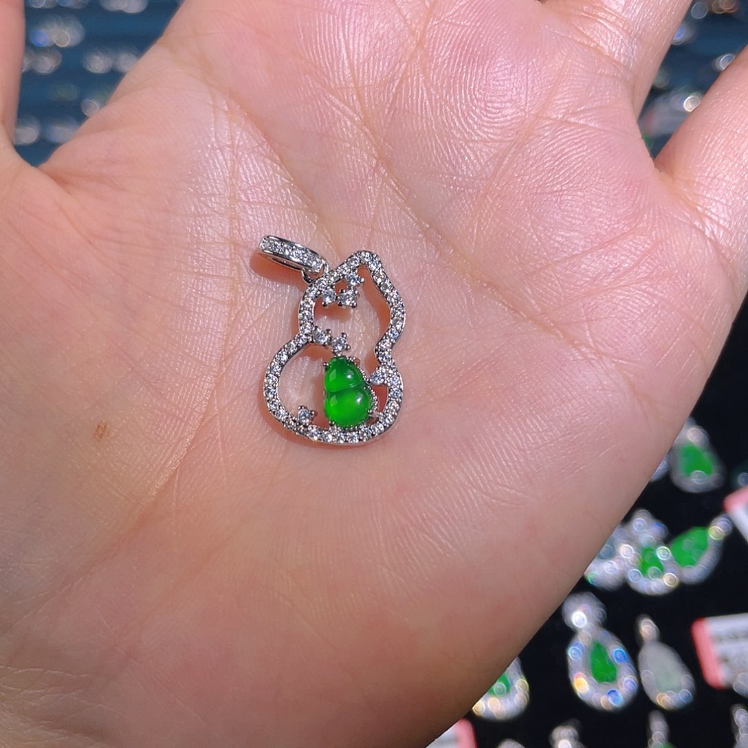 颈饰未镶嵌翡翠吊坠