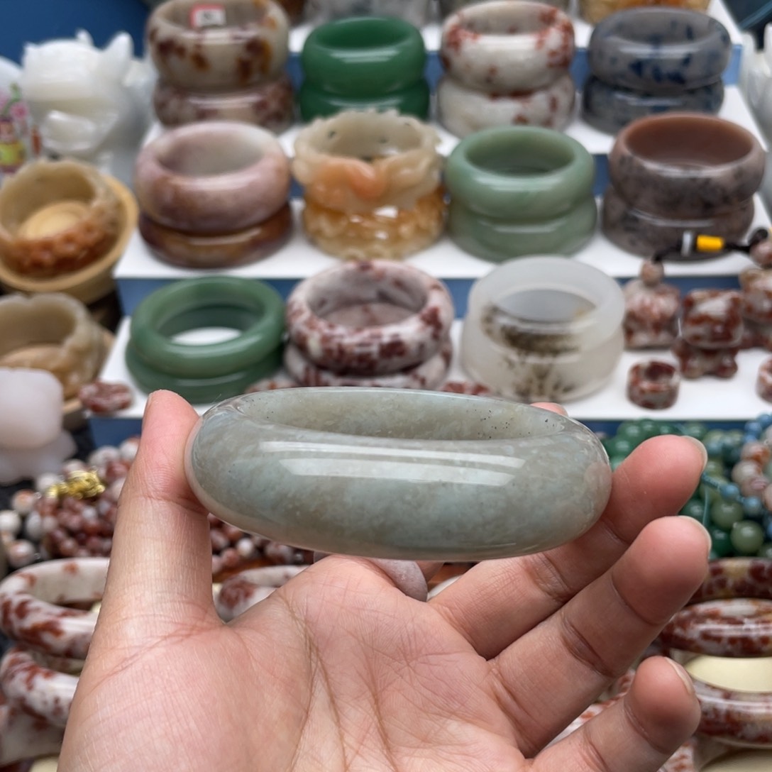 石英质玉手镯未镶嵌