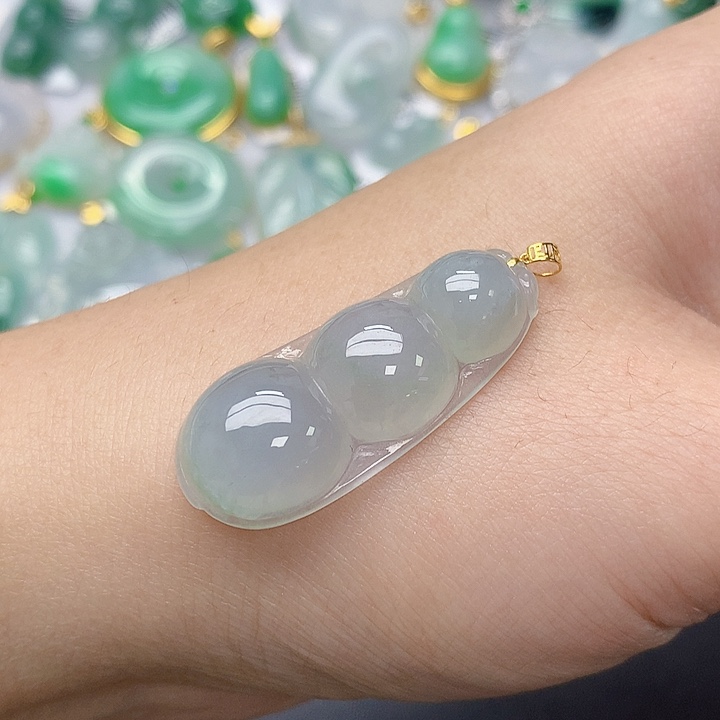 颈饰18K金镶嵌翡翠天然A货