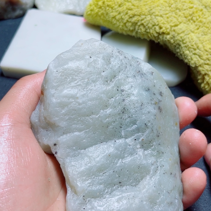 和田玉（糖玉）未镶嵌珠宝奇石
