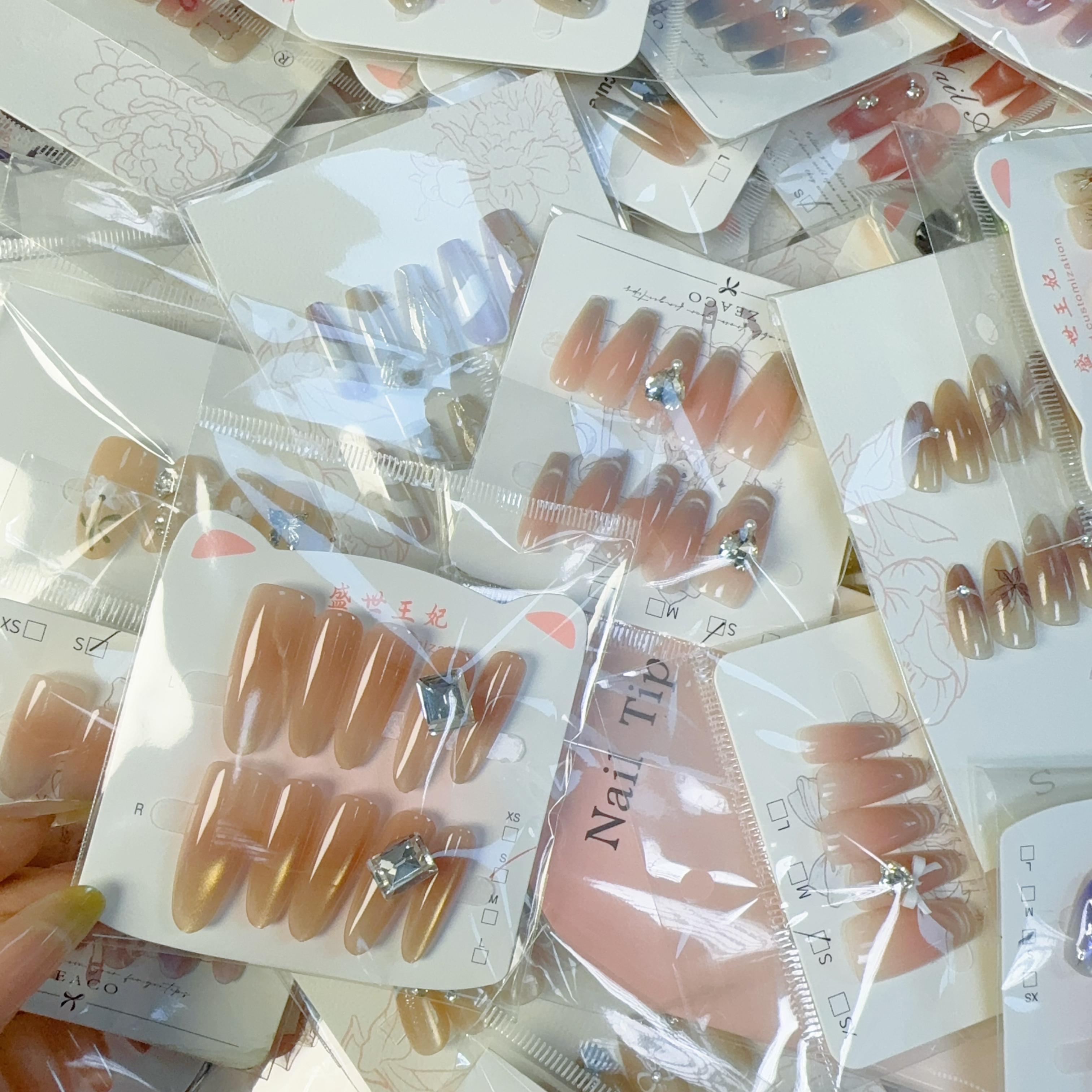 蝴蝶堆钻裸色高级千金猫眼显白手工穿戴甲婚甲美甲