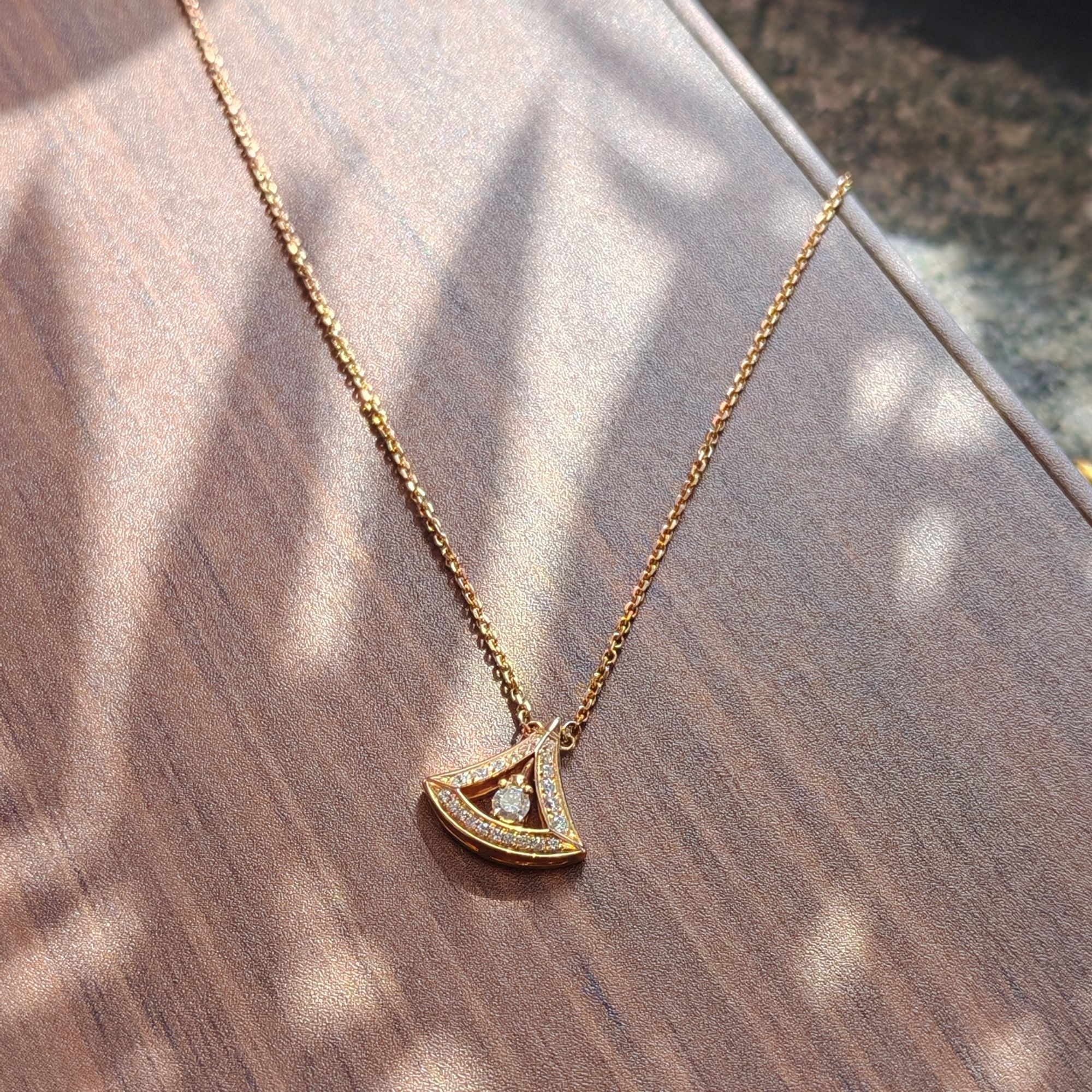 99新 BVLGARI/宝格丽 镂空满钻扇子项链/18k玫瑰金/44cm/盒 dx