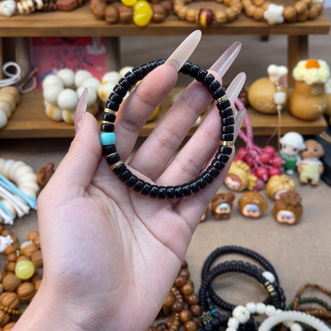 秦***呀吊坠椰蒂椰蒂手串