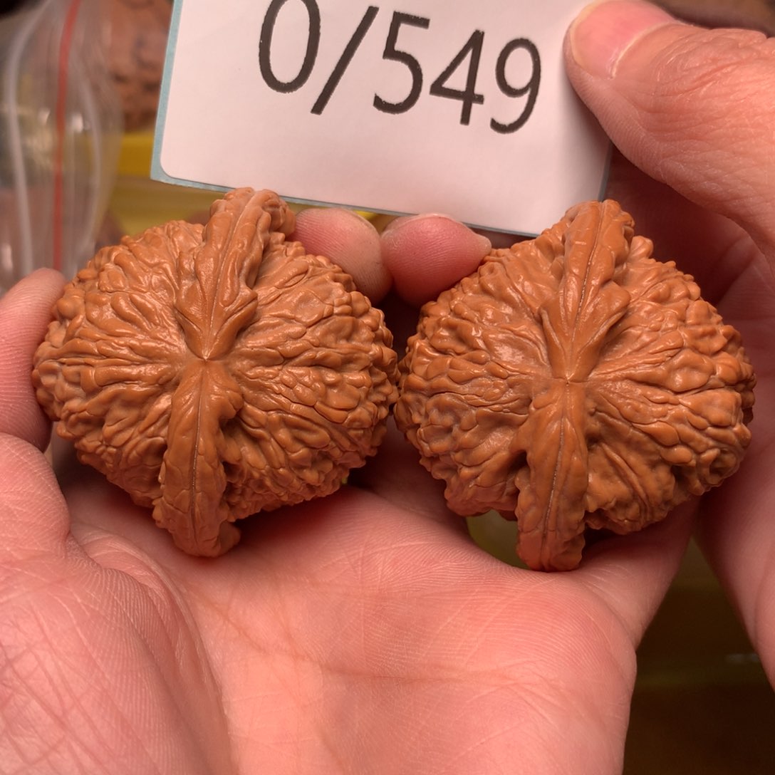 文玩核桃把件红皮闷白45