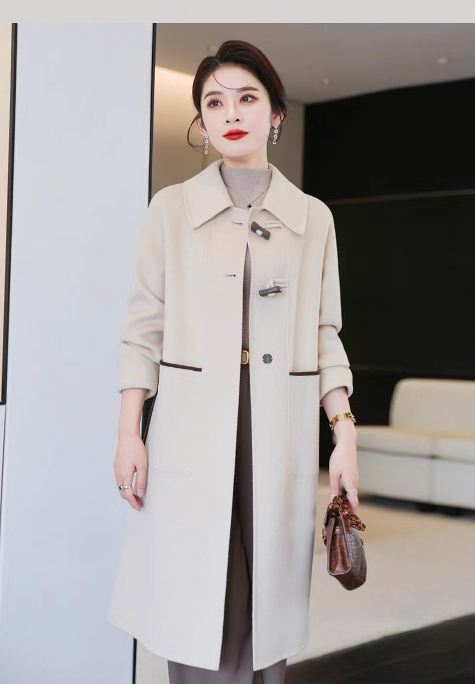 2025秋冬新款百搭时尚中长款女羊毛大衣牛角扣气质款挽袖外套826