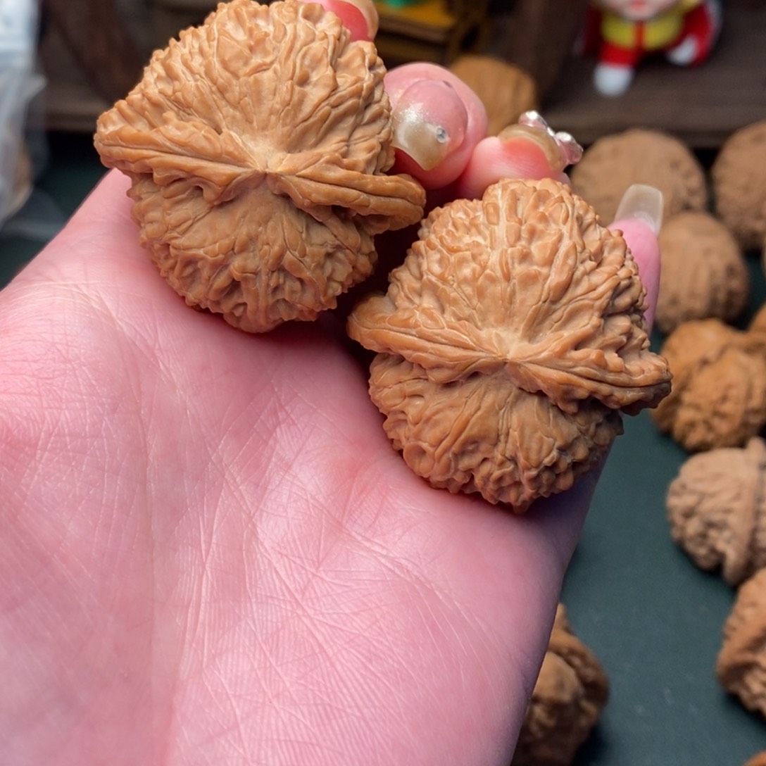 文玩核桃吊坠41边肚同尺球白