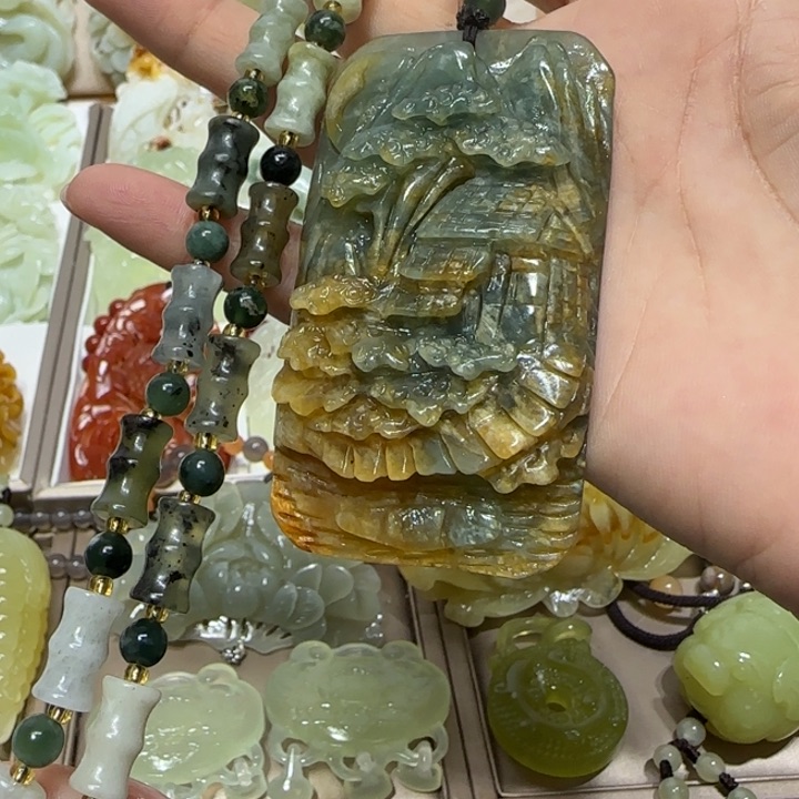 蛇纹石玉吊坠未镶嵌