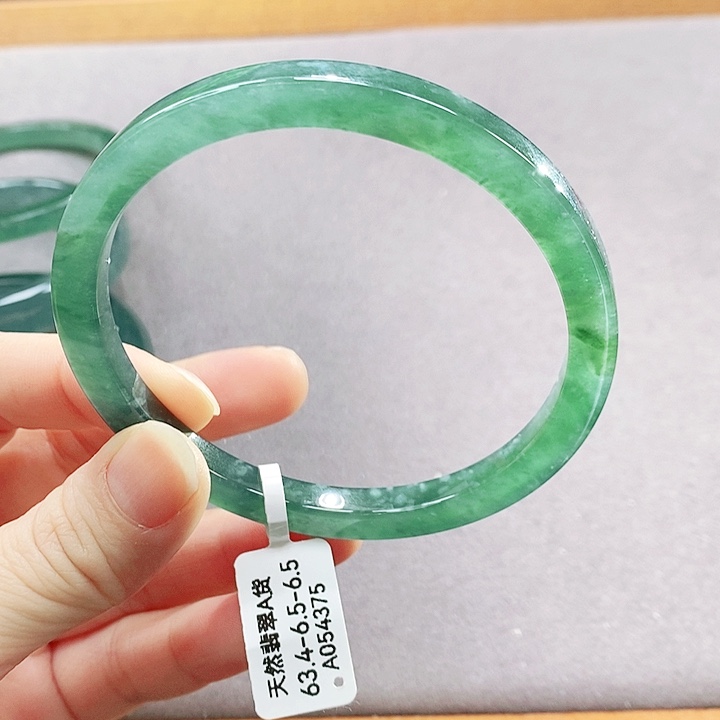 翡翠未镶嵌手镯（圆镯）