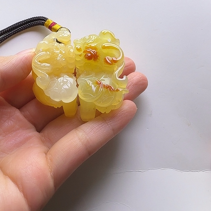 ****果石英质玉（黄龙玉）未镶嵌手镯