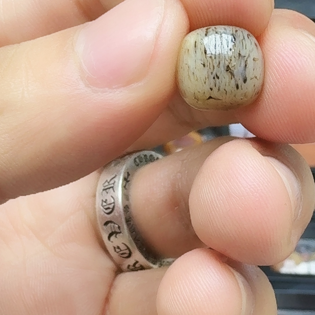 N***111.5✖️10.5一个老的珠子