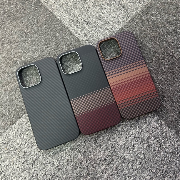 使用苹果17promax凯夫拉手机壳17pro芳轮纤维编织16promax全包