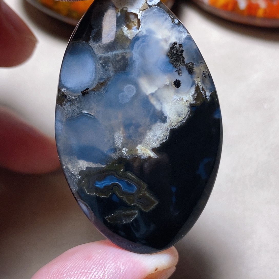 未镶嵌颈饰玛瑙/玉髓东*