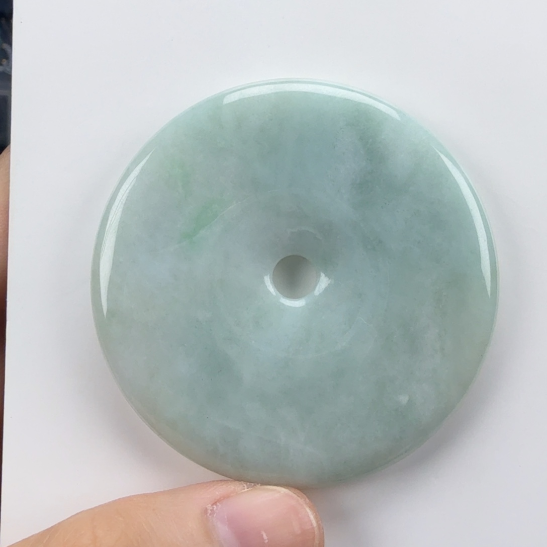 翡翠挂件未镶嵌翡翠