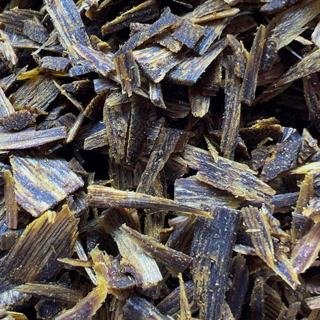 沉香手把件绿奇楠沉香乌身圆叶开珠料20克