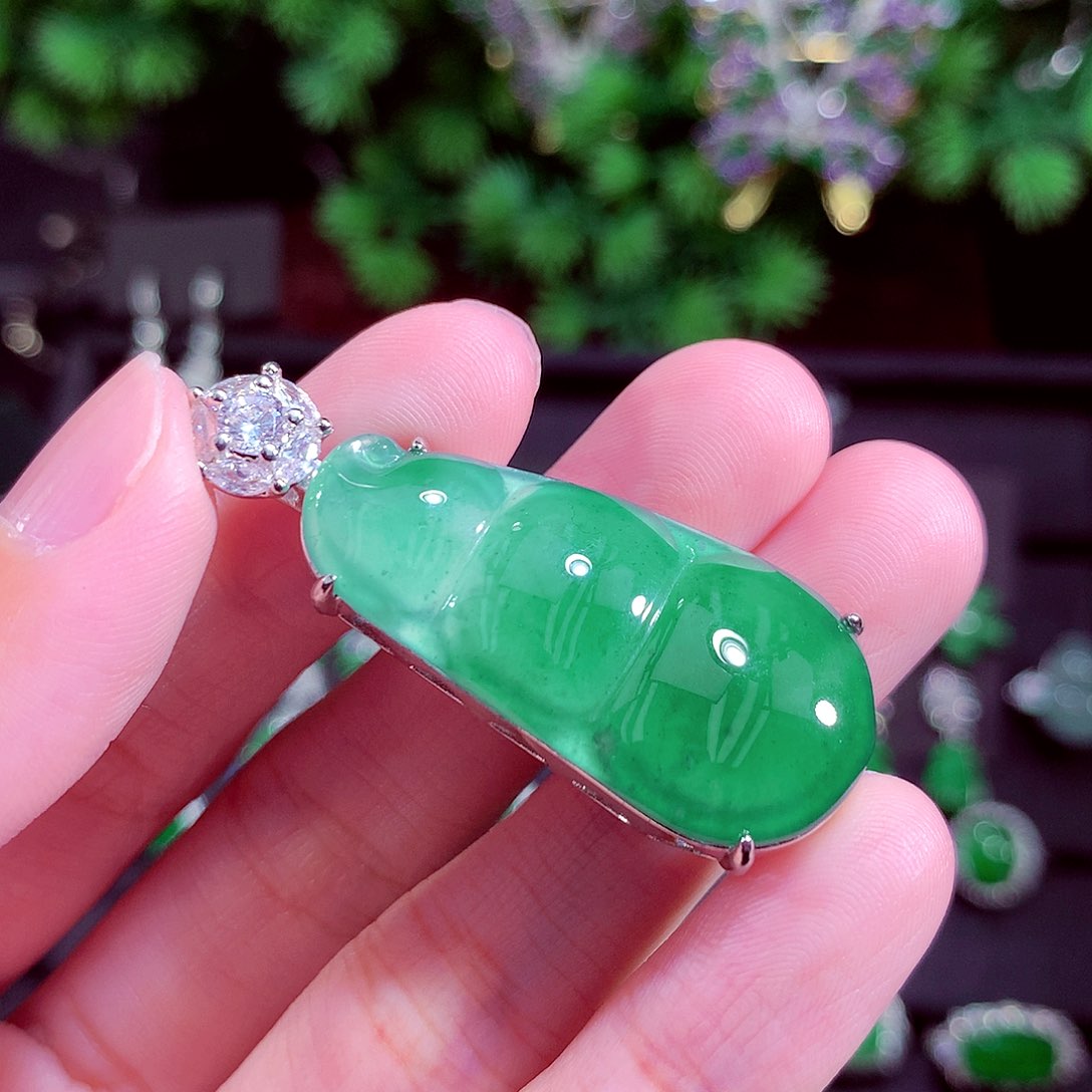 颈饰未镶嵌翡翠天然