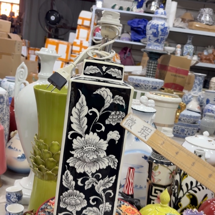 微瑕青花瓷器值得购买