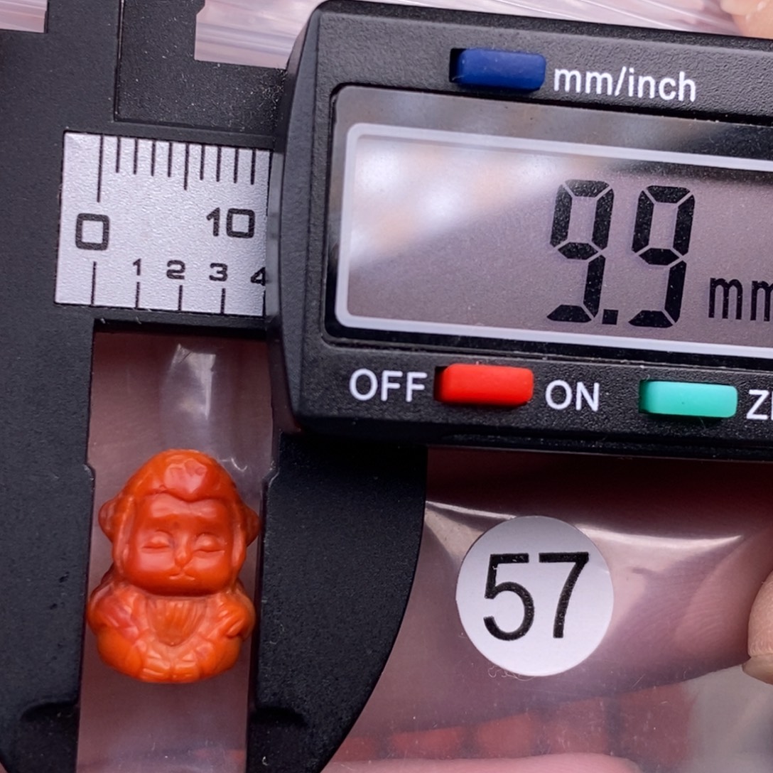 南红玛瑙未镶嵌配饰有瑕疵