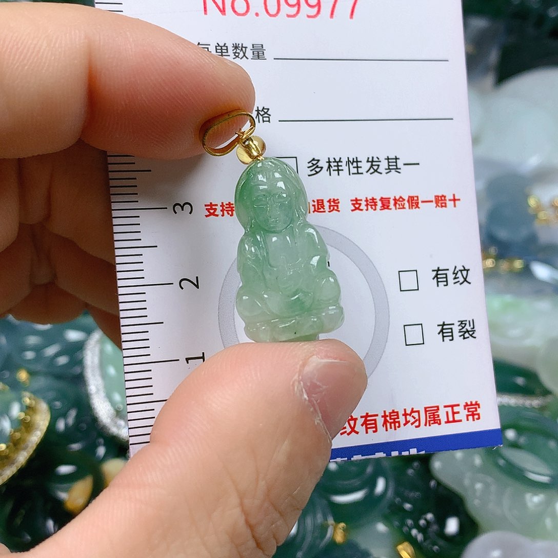 翡翠颈饰未镶嵌天然翡翠