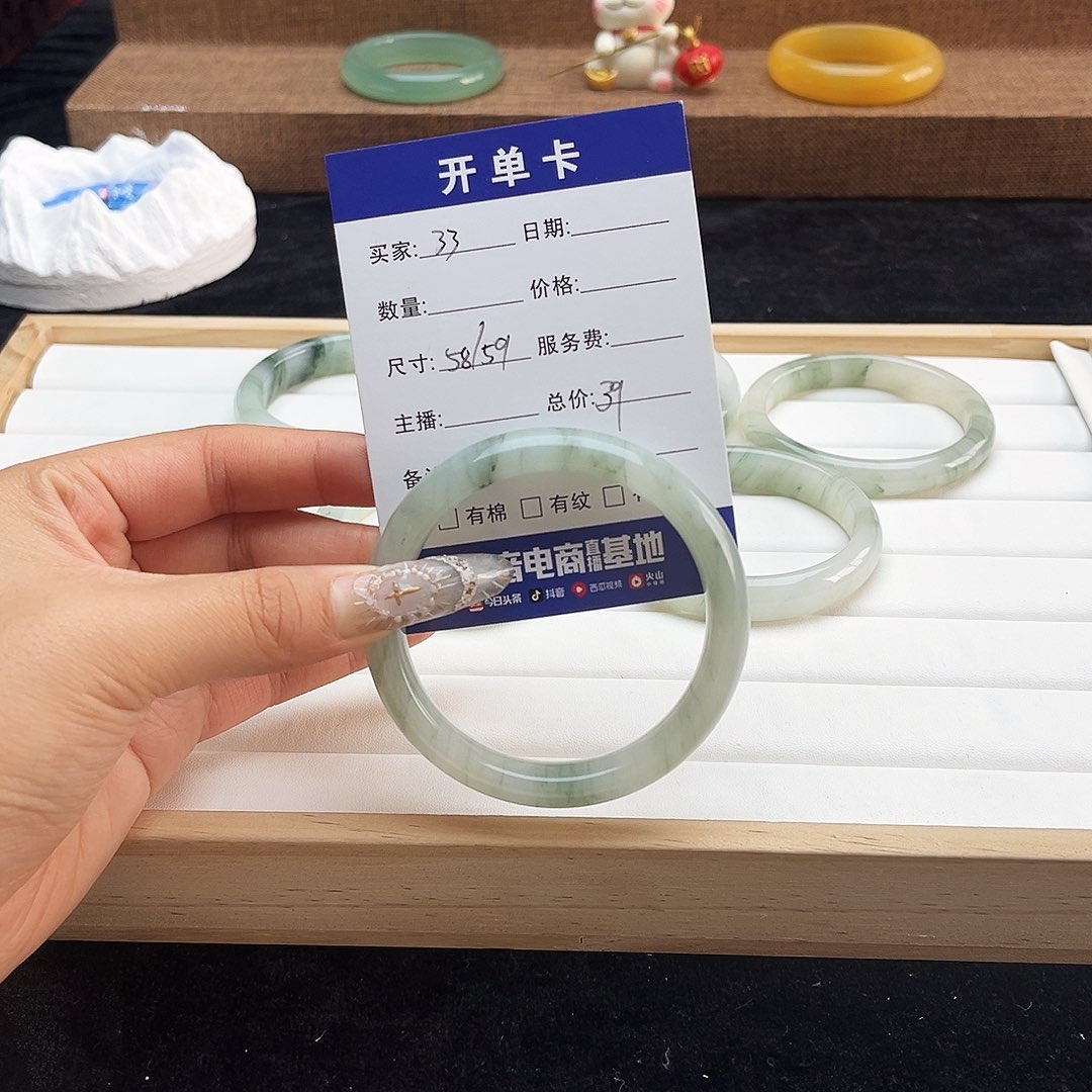 未镶嵌手镯石英质玉h33