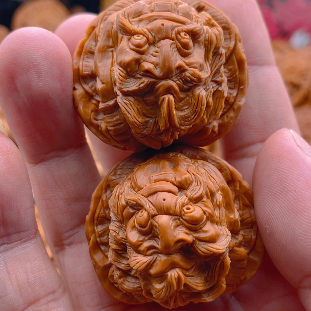 文玩核桃把件纯手工雕刻四面钟馗