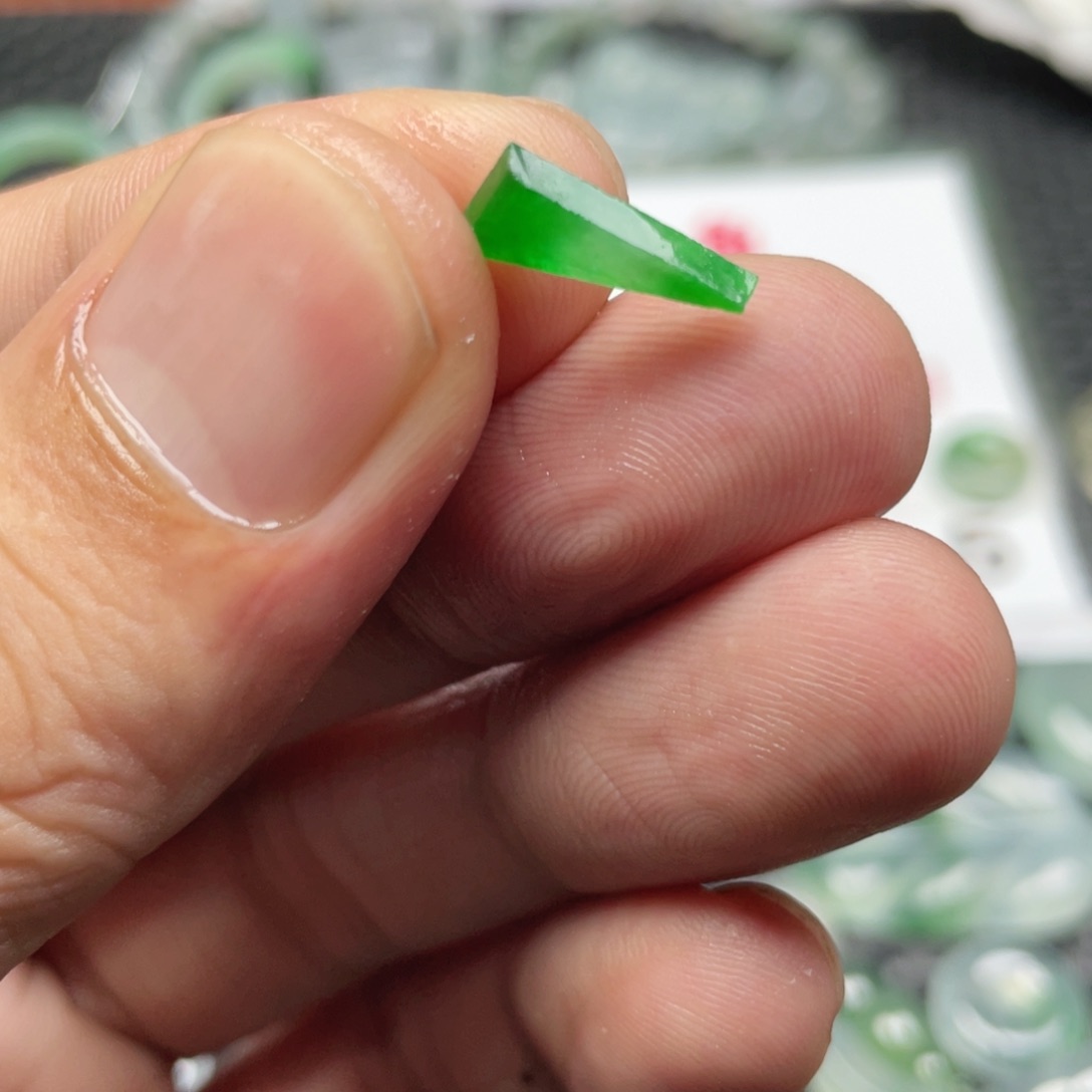 定制翡翠未镶嵌翡翠