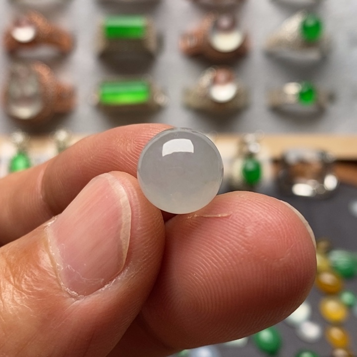 翡翠裸石糯冰圆珠直径11