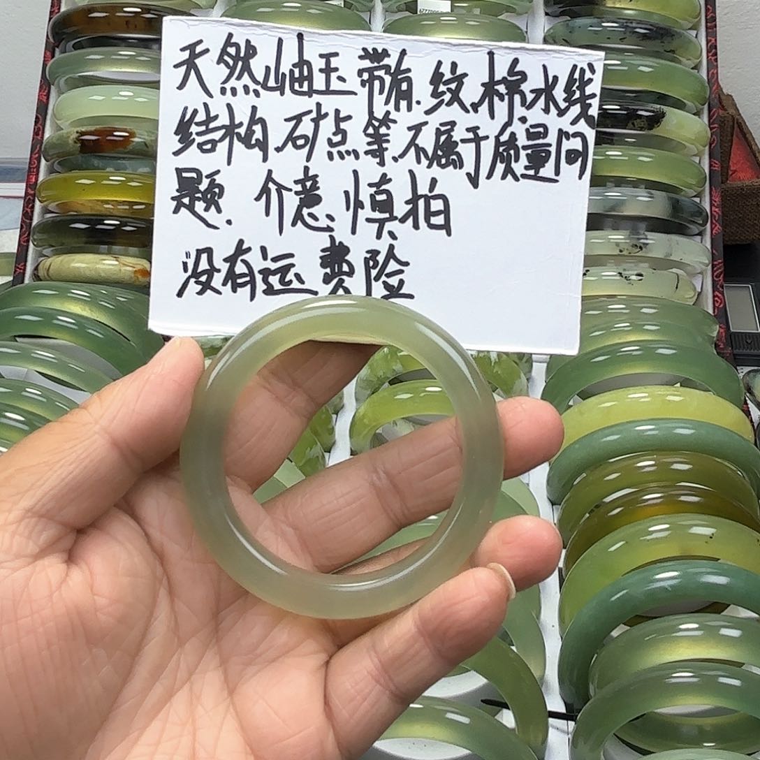 蛇纹石玉手镯未镶嵌咩*