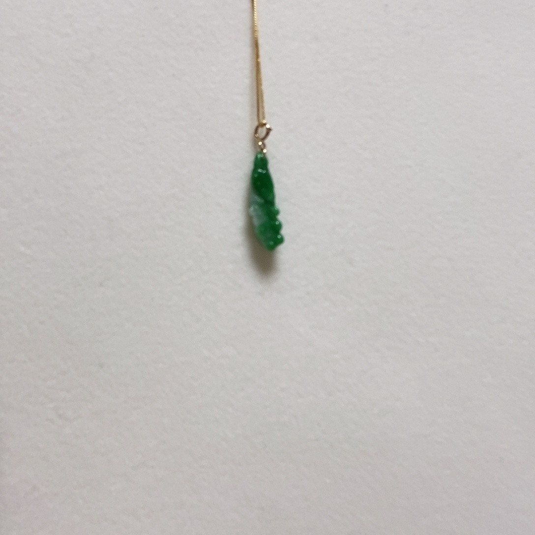 翡翠颈饰18K金镶嵌简单