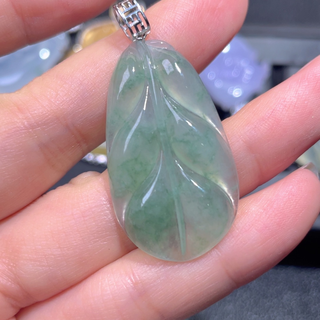 颈饰18K金镶嵌翡翠翡翠