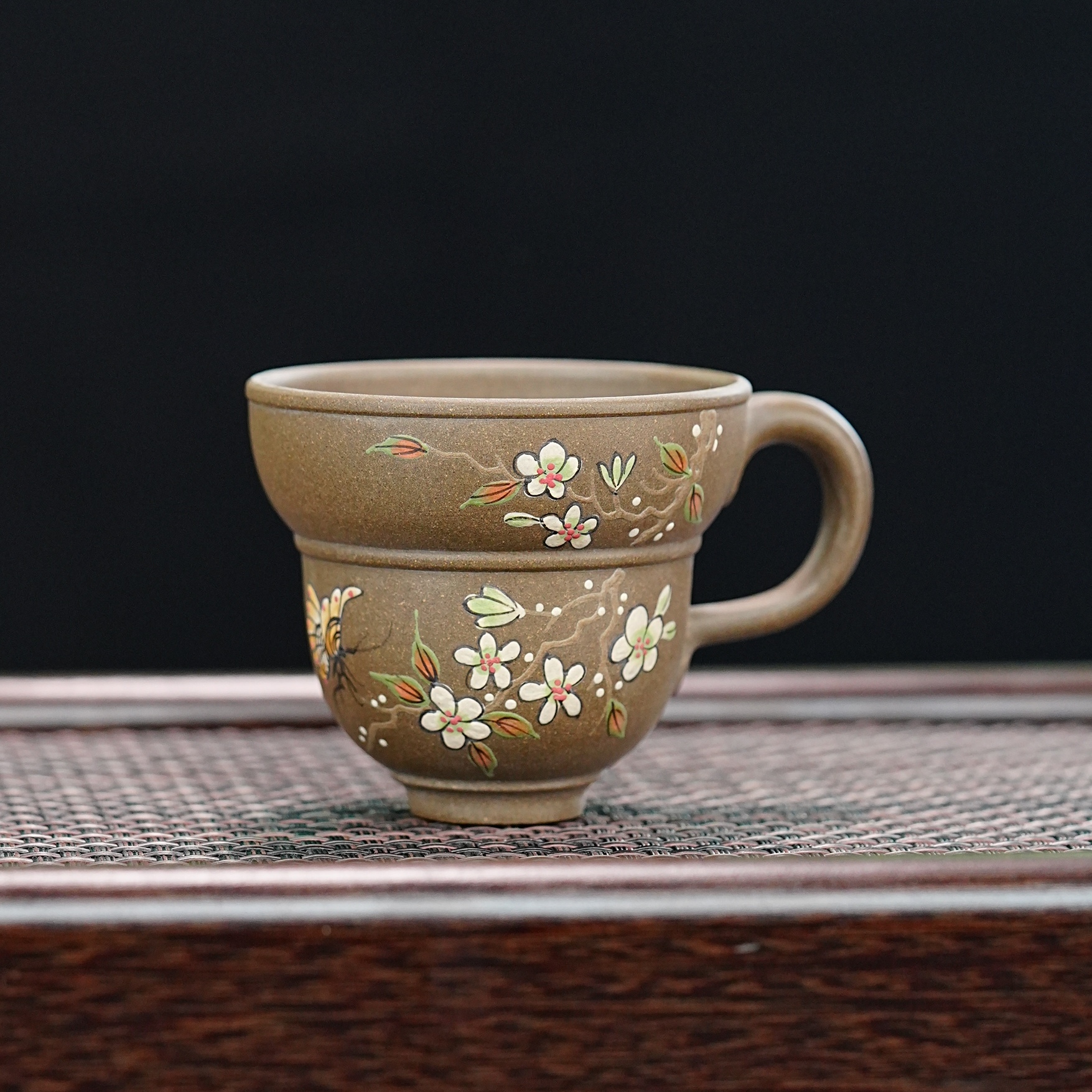 宜兴原矿紫砂蟹壳青全手工葫芦花香引蝶手把品茗杯