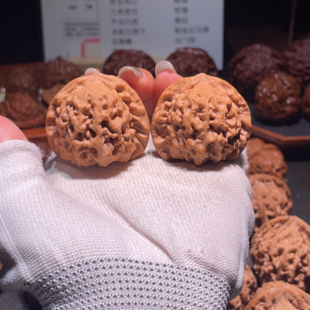 淡****文玩核桃吊坠37.37玄月2085