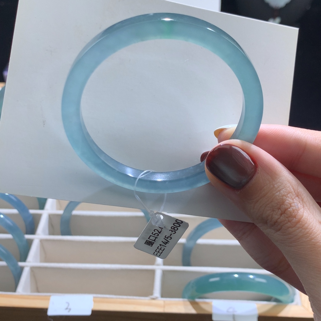 翡翠未镶嵌手镯冰蓝