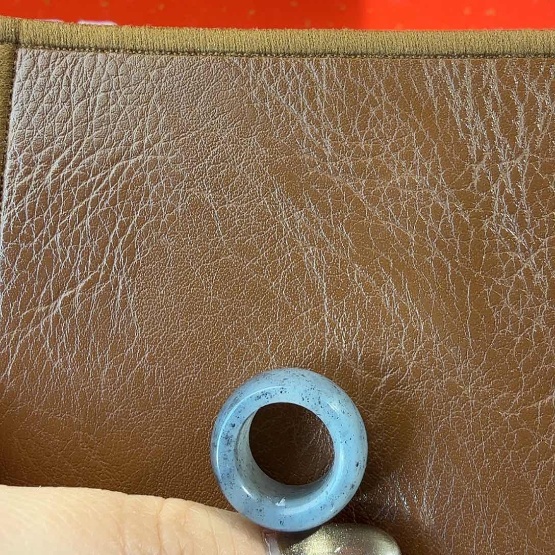 太***干和田玉未镶嵌颈饰