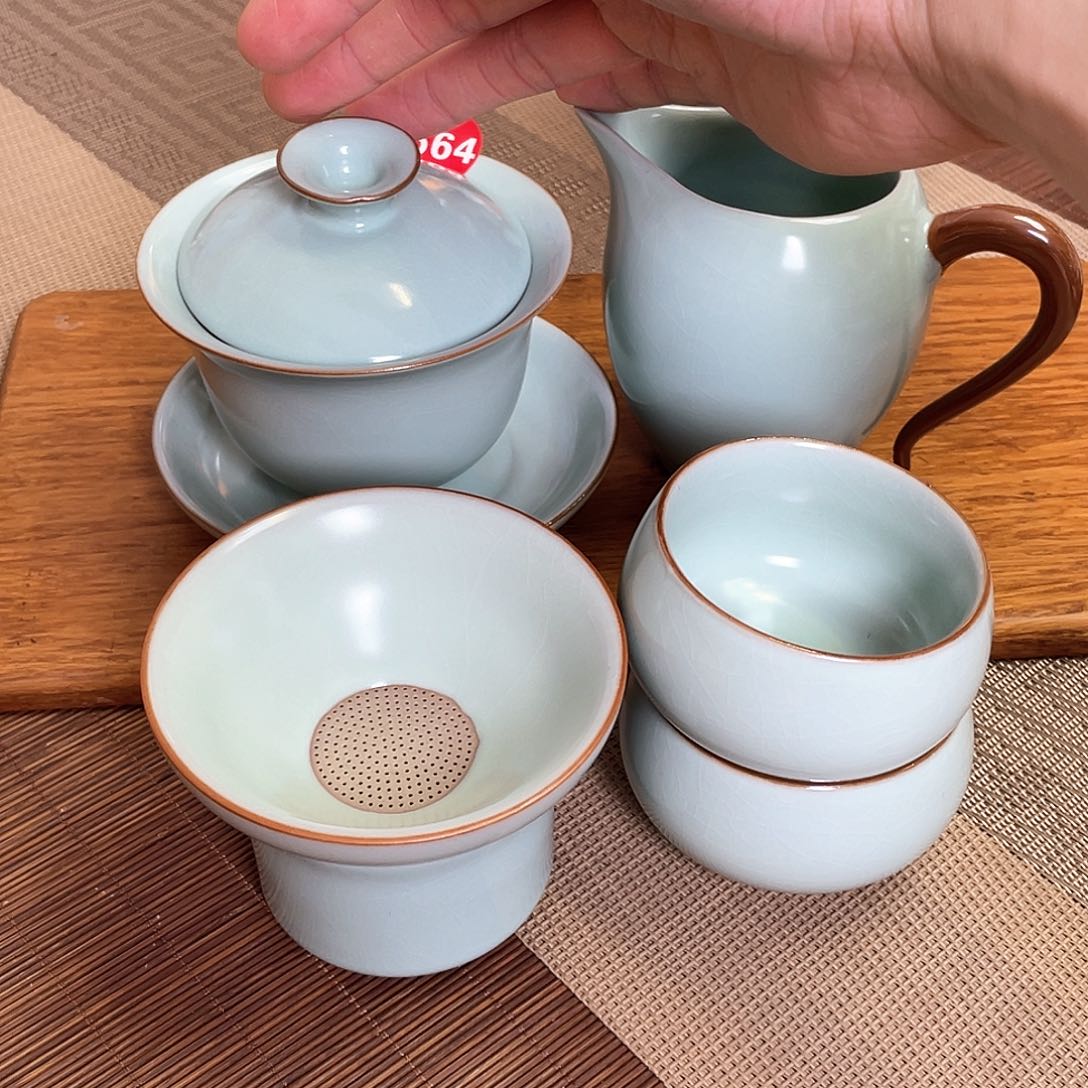 瓷片。。。。。。。。。。。。。。。