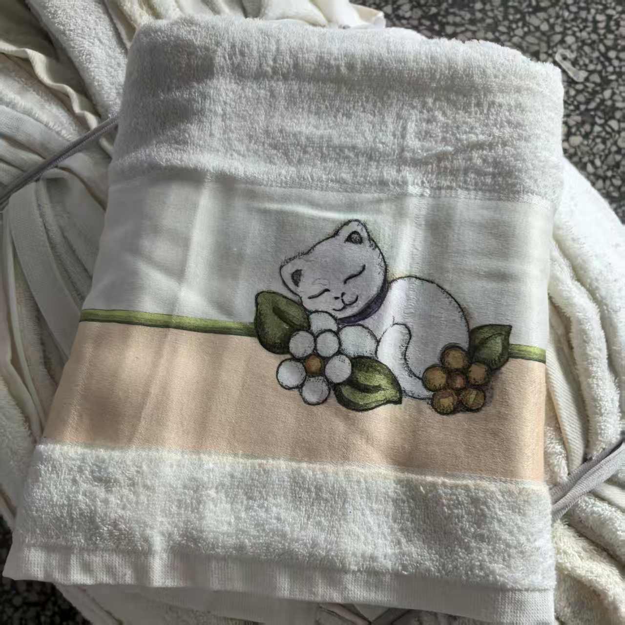 白色小熊纯棉浴巾，73*130.发1