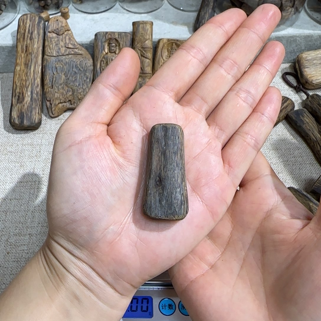 沉香吊坠高货（半沉水）奇楠沉香素牌吊坠8.7克