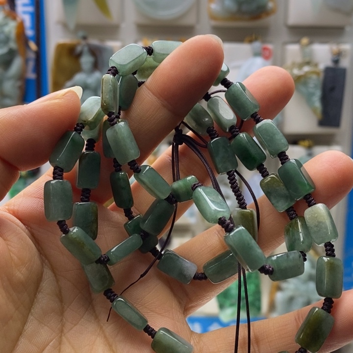 翡翠未镶嵌颈饰好