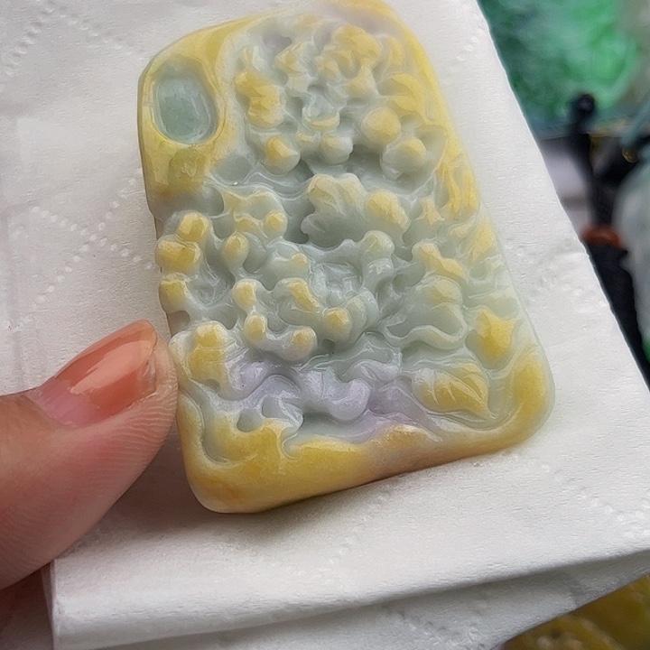 翡翠未镶嵌颈饰挂件