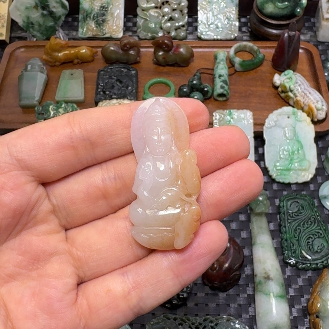 翡翠未镶嵌颈饰用****3翡翠颈饰未镶嵌