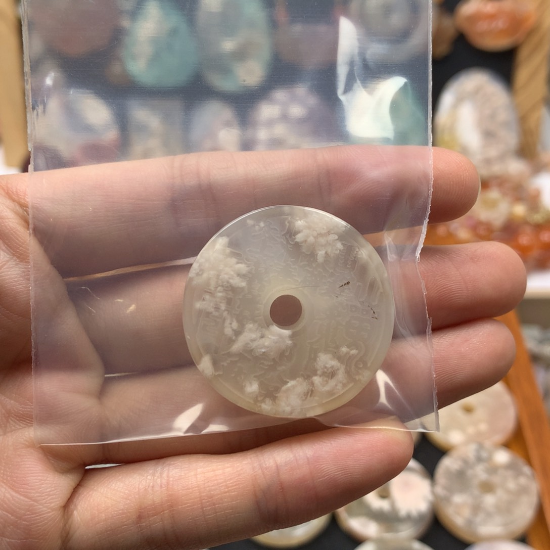 查罗石合金颈饰紫**璃