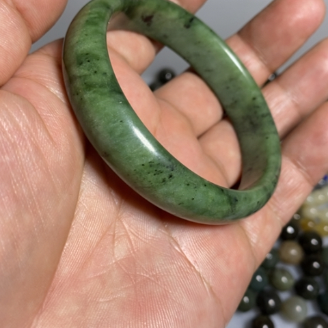 和田玉未镶嵌手镯