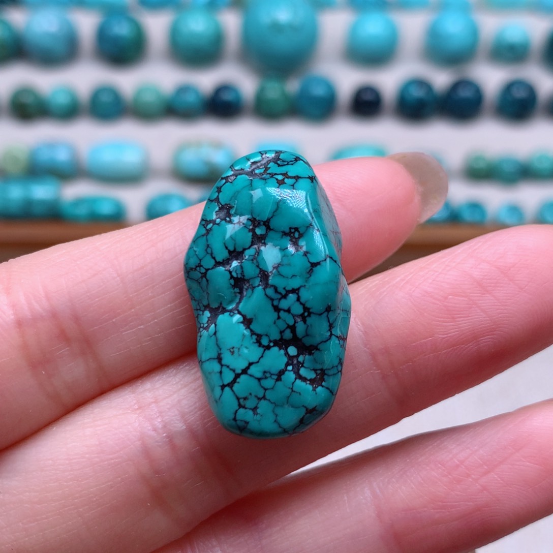 绿松石颈饰未镶嵌