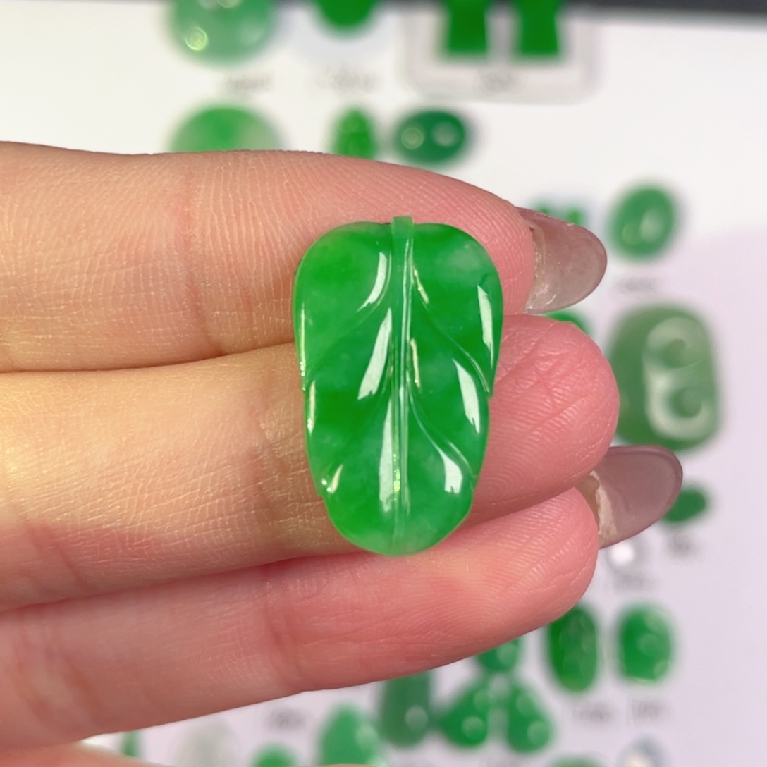 翡翠未镶嵌颈饰裸石