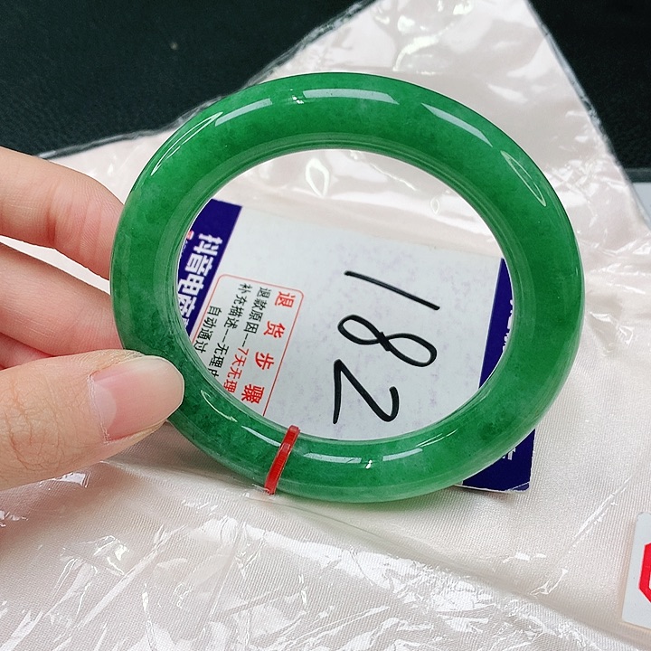 未镶嵌手镯（圆镯）翡翠二****儿翡翠手镯
