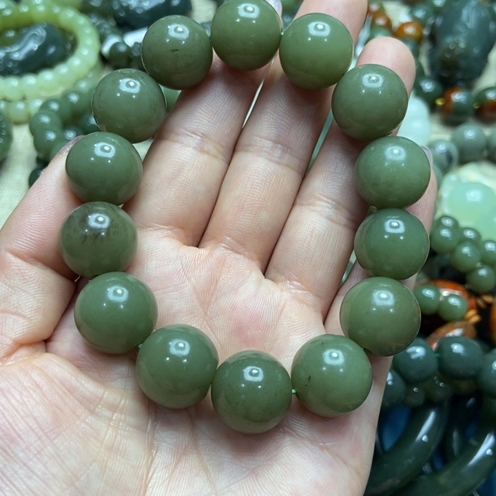 透闪石质玉未镶嵌手链