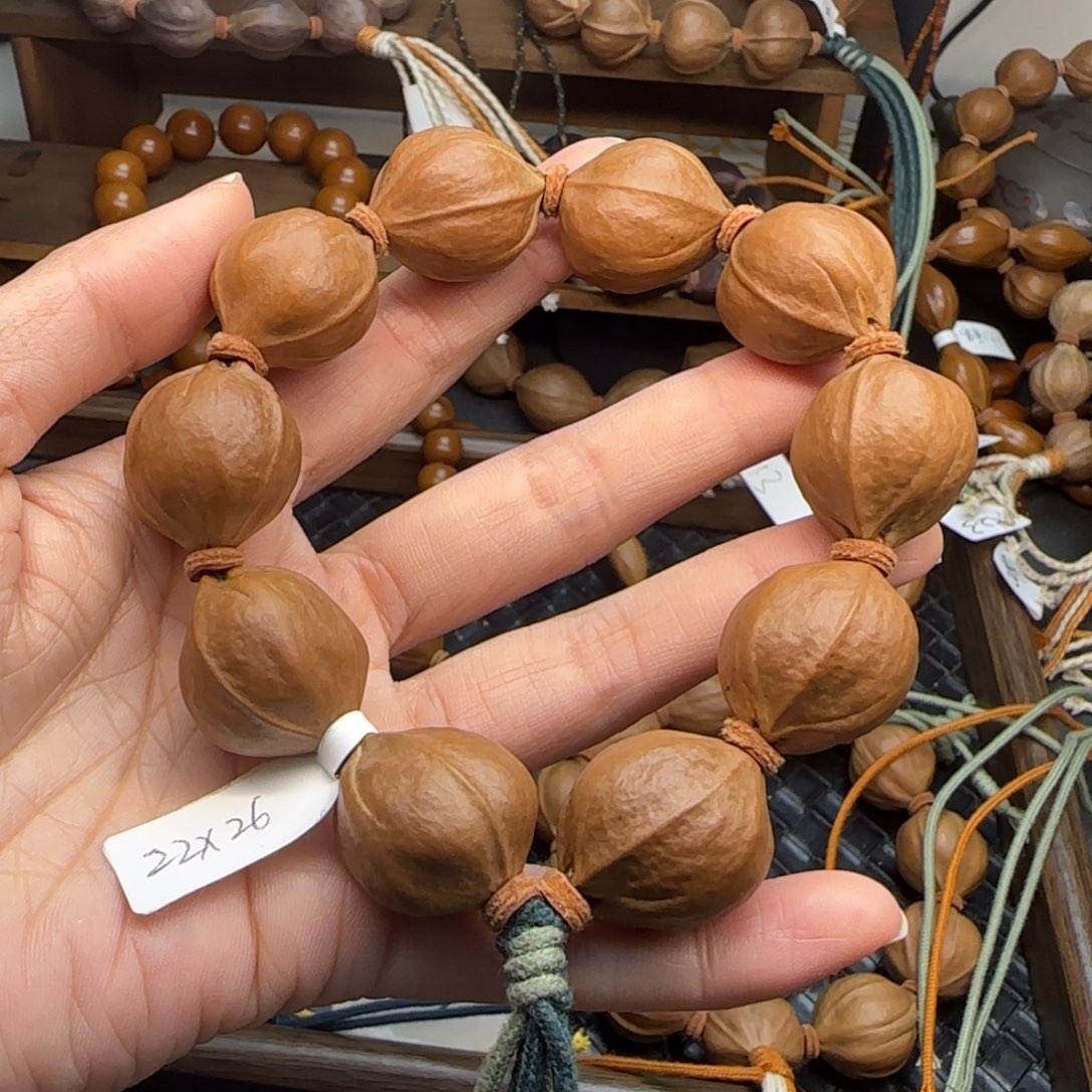 手串橄榄核23。2.2*2.6梅林铁