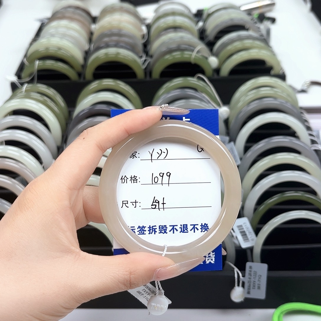 Y***°和田玉未镶嵌手镯