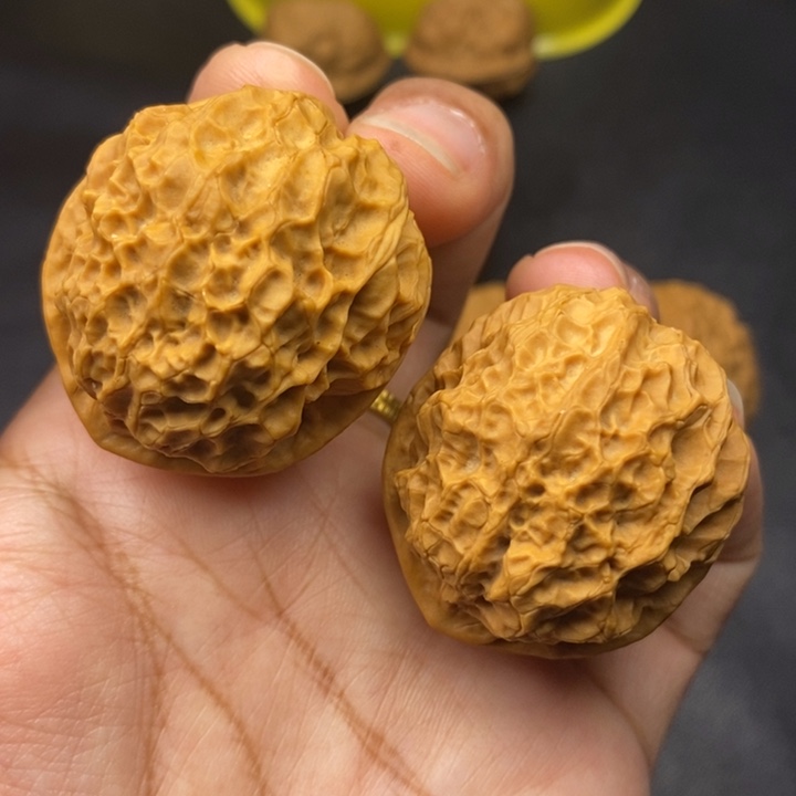 文玩核桃吊坠39尺珊瑚绣球