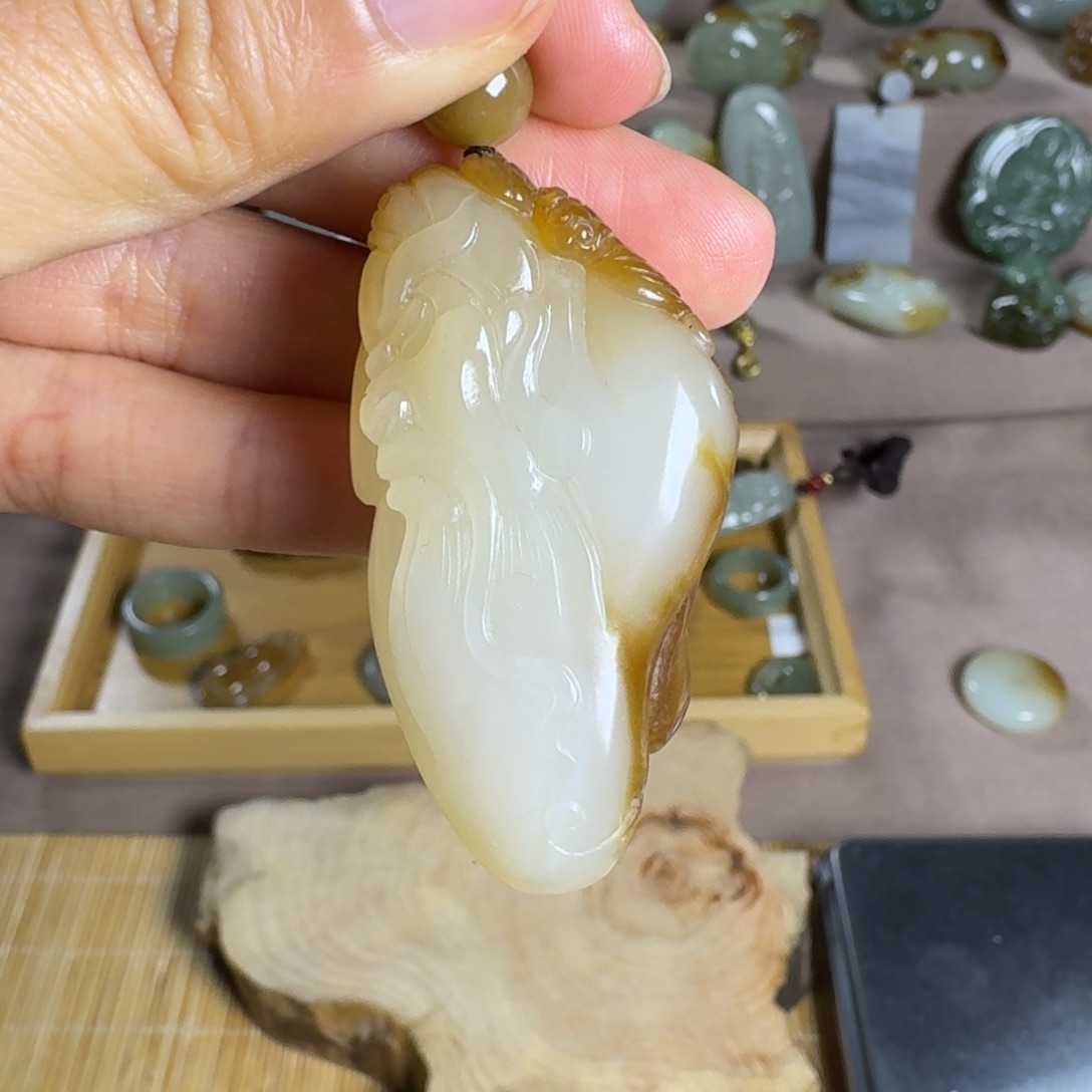 和田玉颈饰未镶嵌