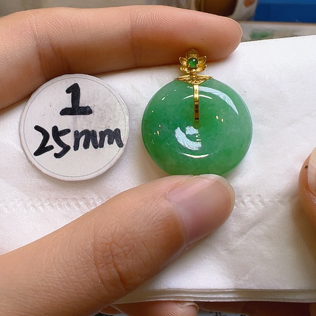 翡翠颈饰18K金镶嵌翡翠